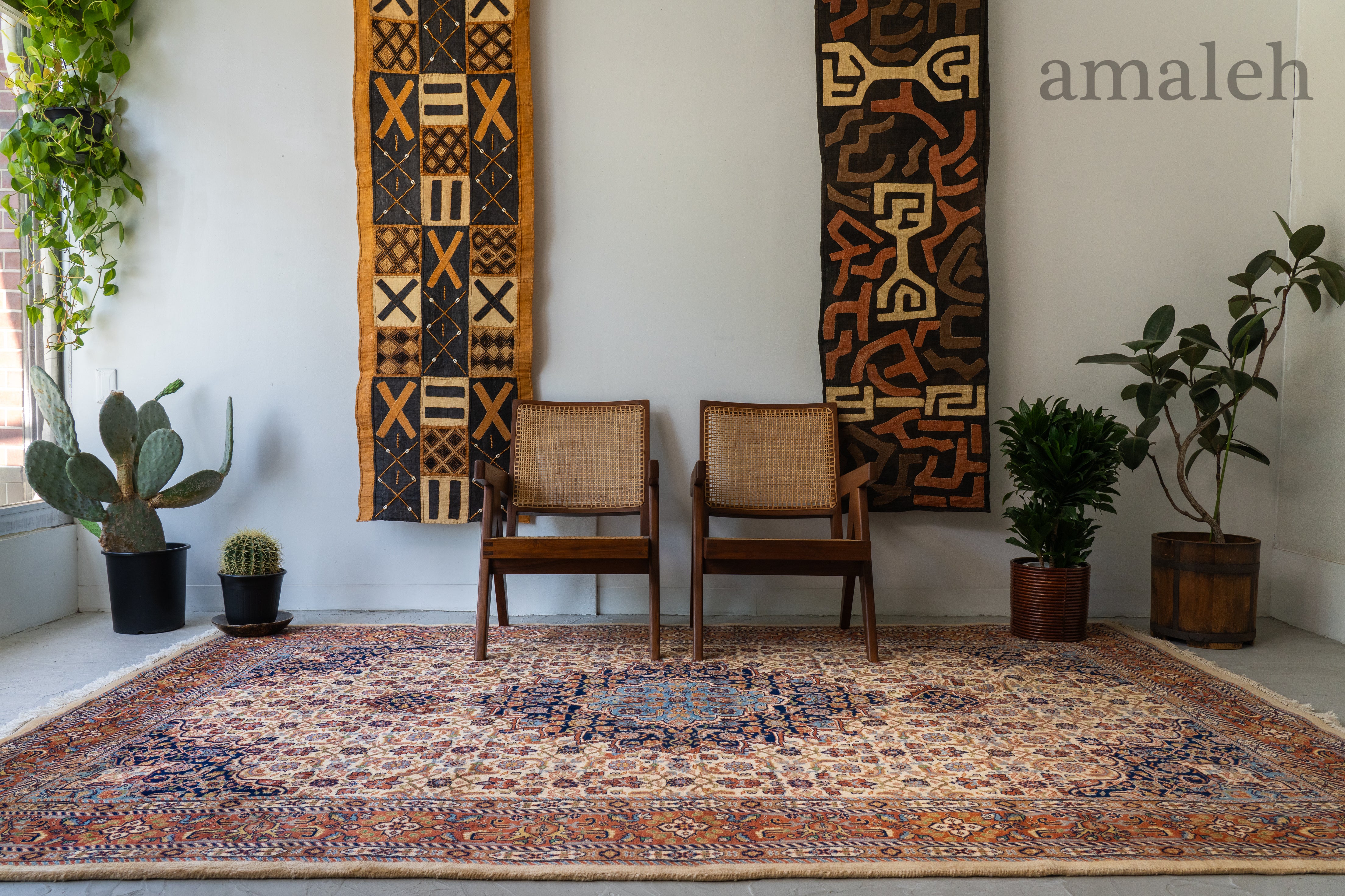 EXTRA LARGE SIZEのヴィンテージラグ・トライバルラグ・手織りの絨毯