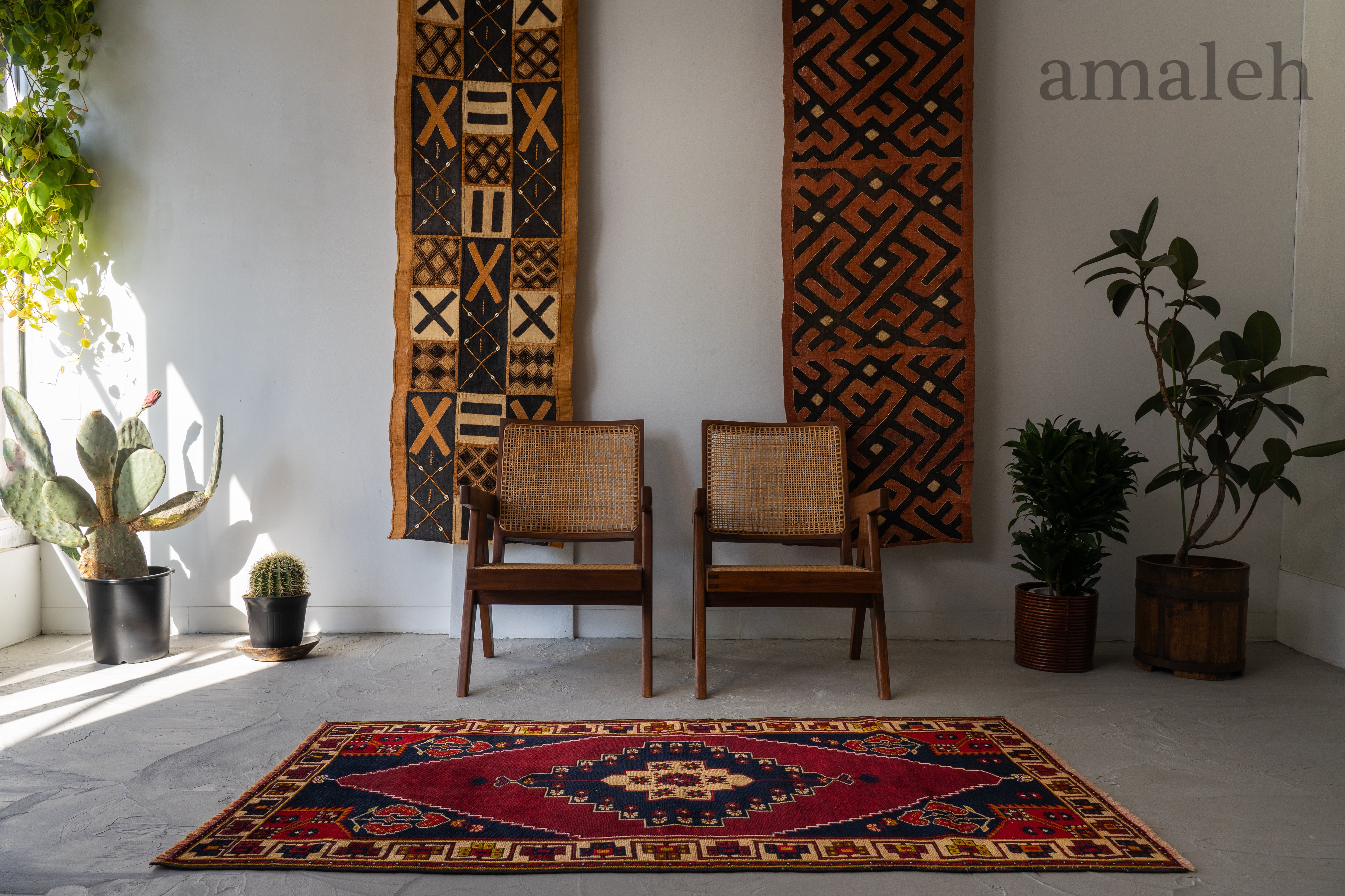 LARGE SIZEのヴィンテージラグ・トライバルラグ・手織り絨毯