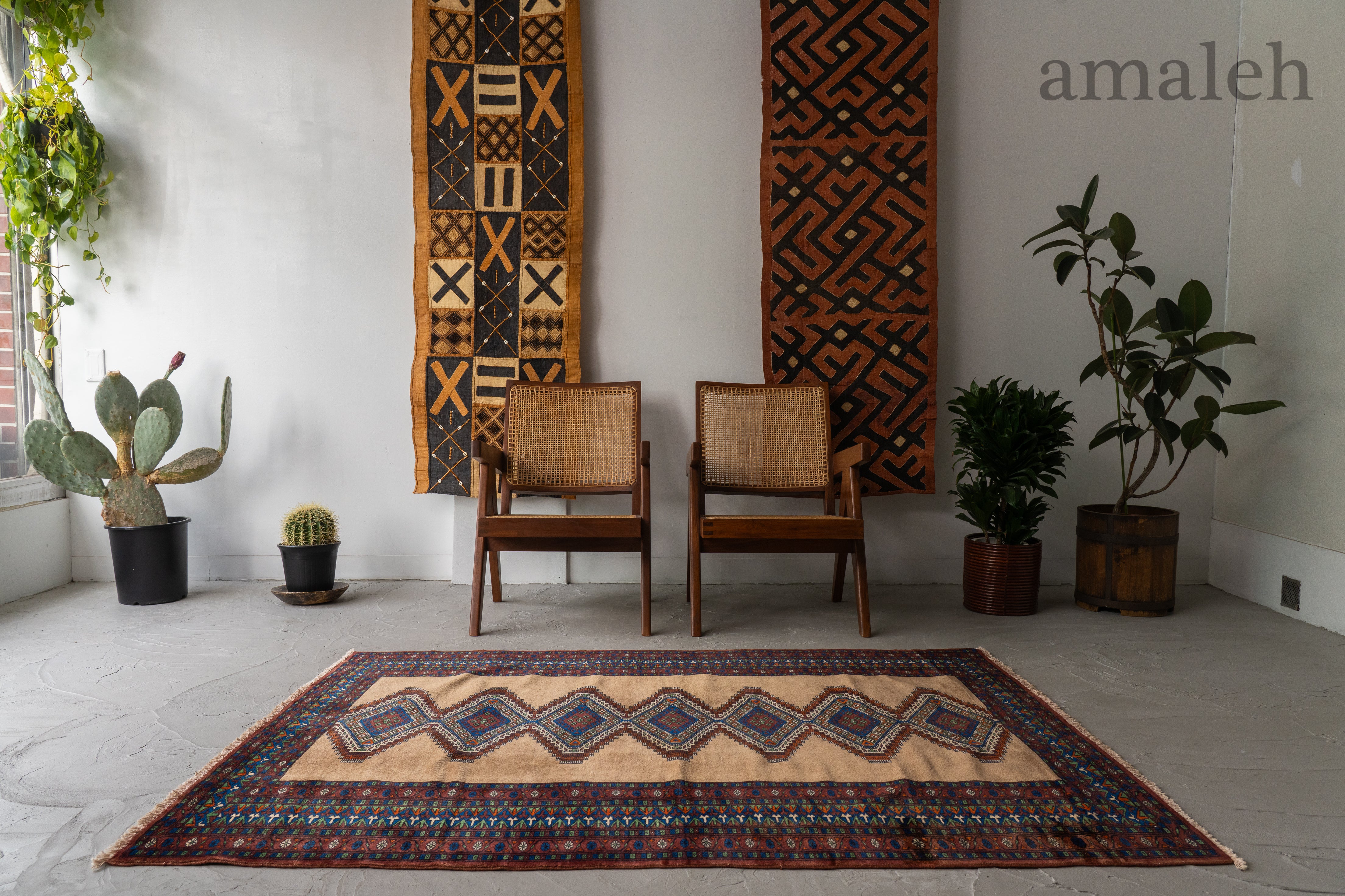 LARGE SIZEのヴィンテージラグ・トライバルラグ・手織り絨毯