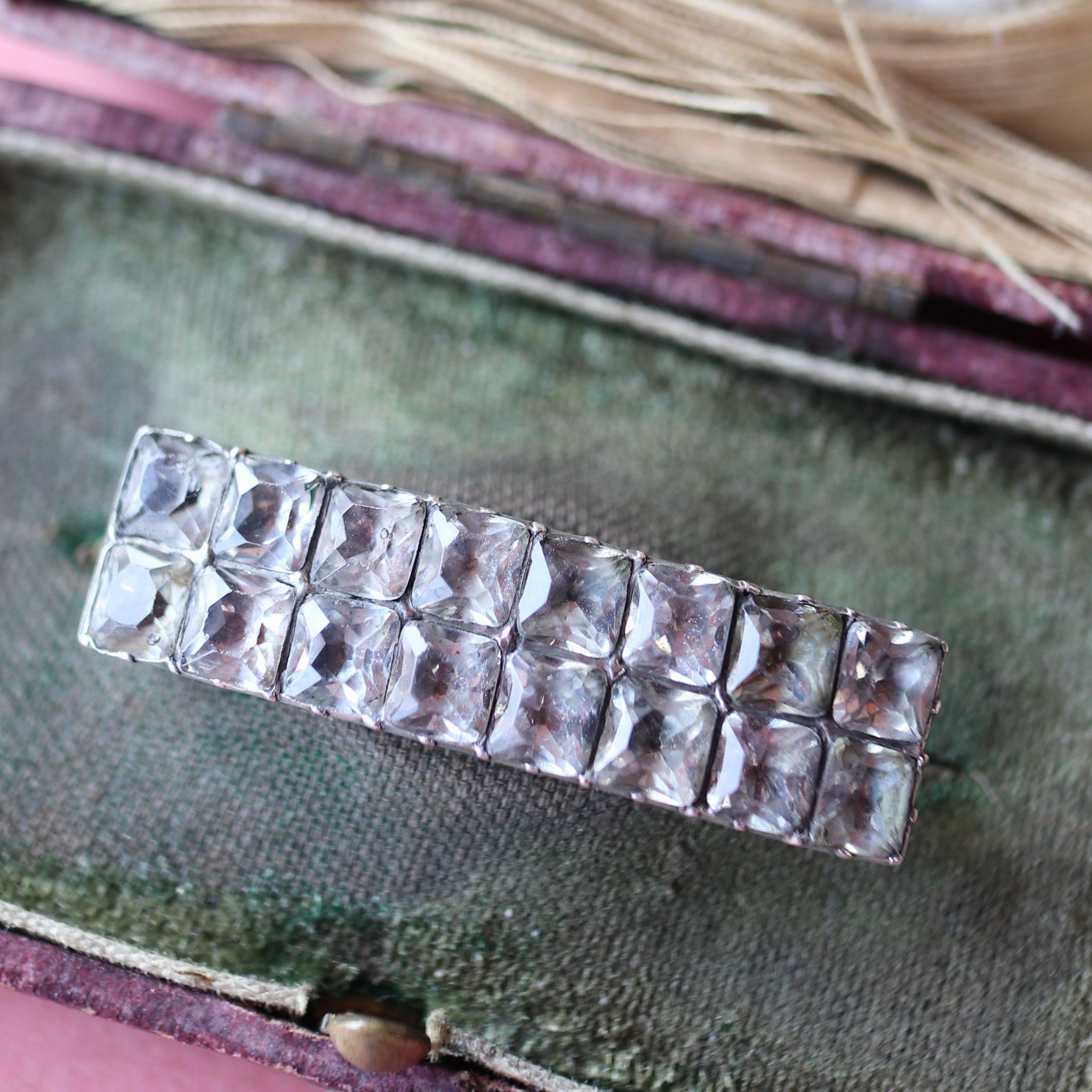 ジョージアン ブラックドットペースト ブローチ – Amelie Antique