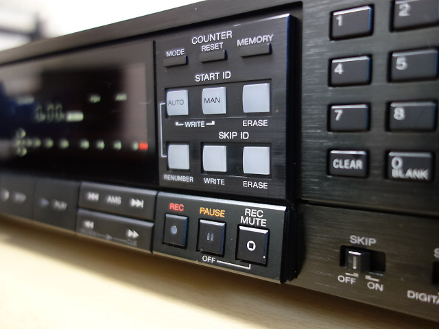 DTC-1000ES (Sony) 1987年 | 古いハードに囲まれて since2011