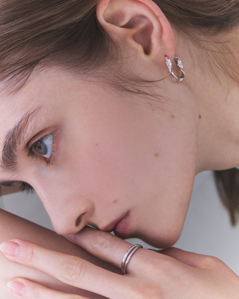 水〉 シルバー 水のせせらぎ フープピアス – ANAPNOE