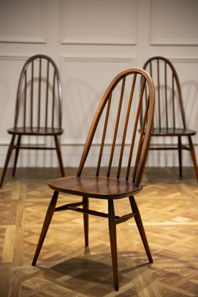 英国の伝統美、アーコールチェアの魅力 – ANTIMO SHOP BLOG