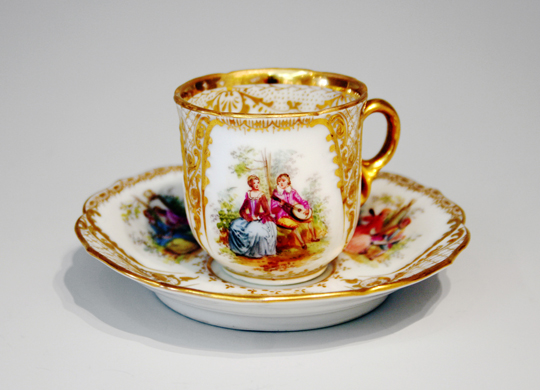 ドレスデン（絵付け）「ロココ調人物文様コーヒーカップ