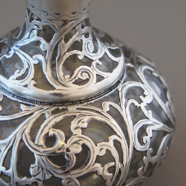 シルバーオーバレイ「銀装飾 香水瓶」《アンティックかとう》