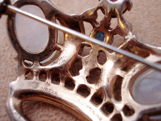 トリファリ「王冠ブローチ」《アンティックかとう》