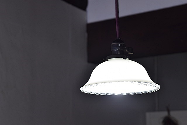 ガラスシェード 乳白フリル 電傘 吹きガラス 昭和初期 - 生活骨董と