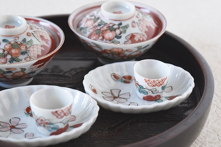 古い雛道具 お茶碗 小皿 蕎麦猪口 お盆のセット - 生活骨董と古布の