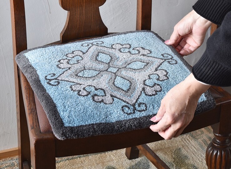 鍋島段通 座布団 龍唐草 水浅葱 ブルー - 生活骨董と古布の