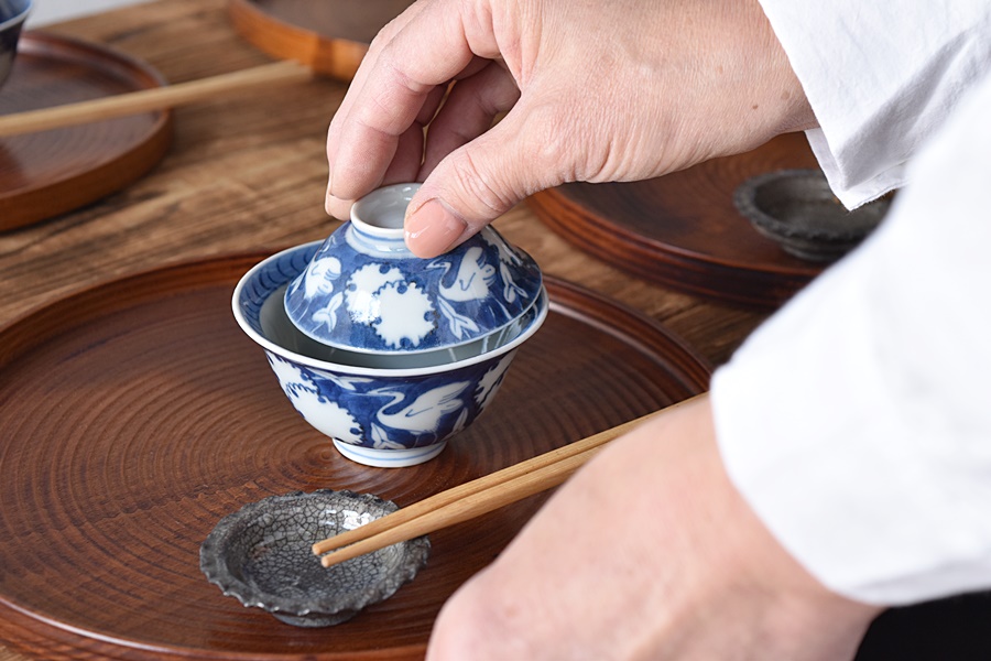 古伊万里 染付 雪輪鷺模様 白抜き 小ぶりの蓋付茶碗 5客セット - 生活