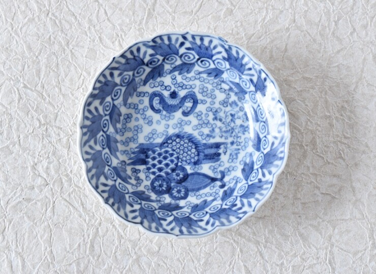 古伊万里 染付 蝙蝠 稜花形 輪花型小皿 - 生活骨董と古布の