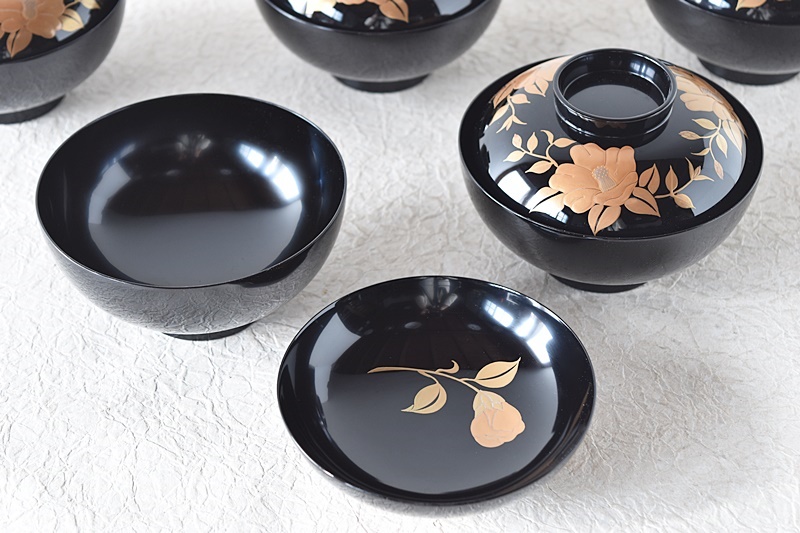 天然木製漆塗 黒塗り金蒔絵 椿蒔絵吸物椀 見返し図有 5客セット - 生活