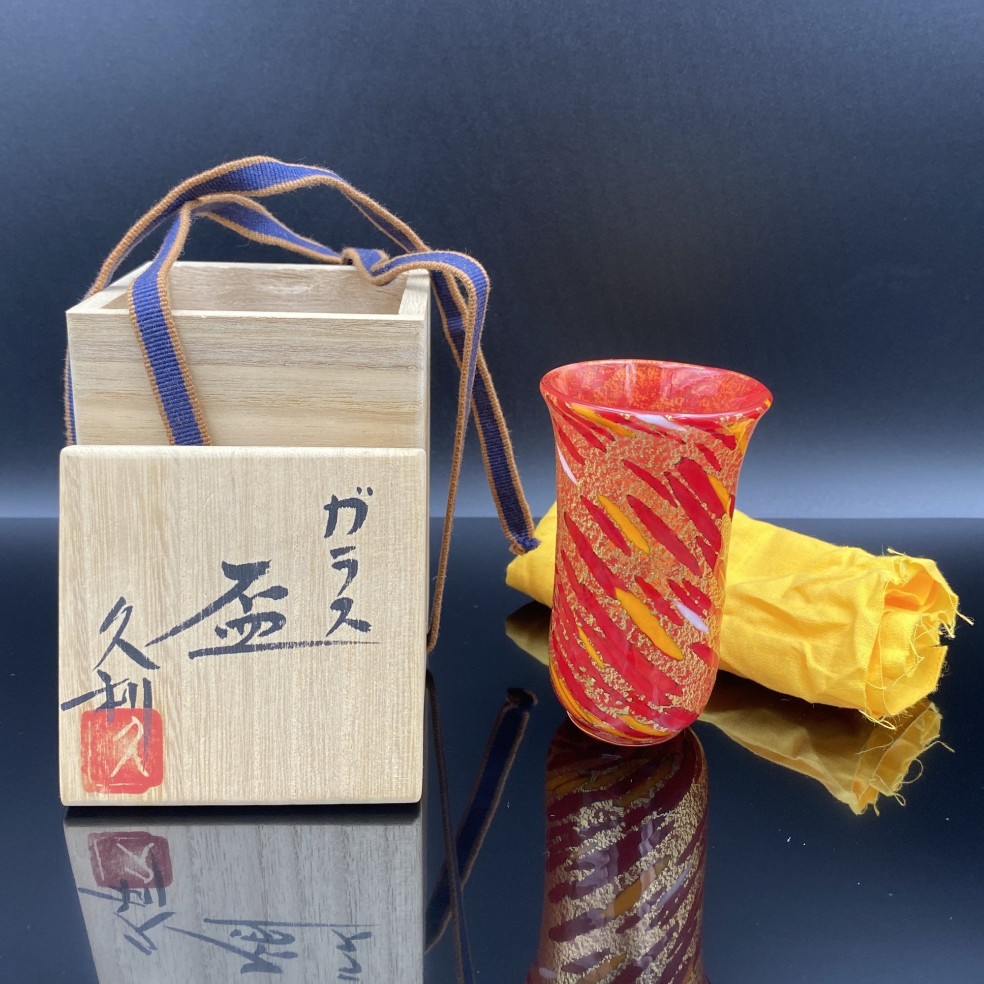 岩田 久利 晩年作 手吹 金彩 赤ガラス「三祝の盃」#25 – Antique Liquor