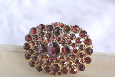 アンティークガーネットブローチ 柘榴石 チェコ アンティークス
