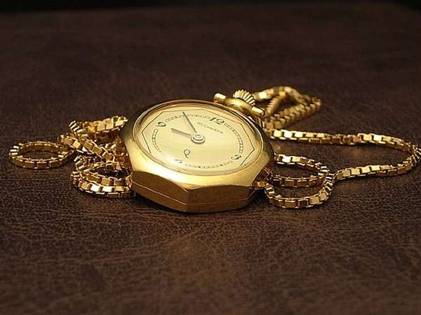 ブッフェラー BUCHERER 八角懐中型ペンダント時計 ロレックス代理店