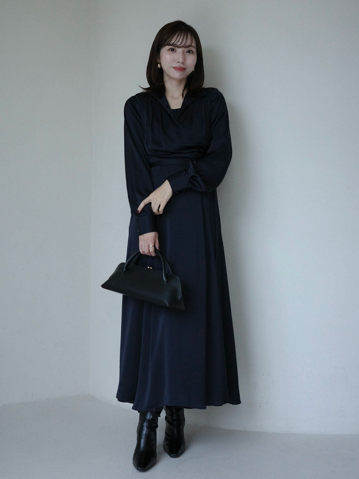 サテンオープンカラーフレアワンピース