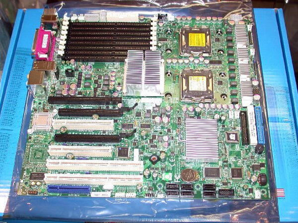 ASCII.jp：45nm「Xeon 5400」にも対応するFSB1600MHzサポートのマザー