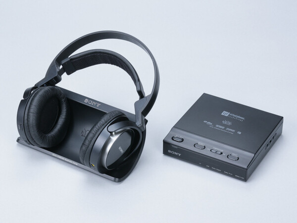 ASCII.jp：迫力のサラウンドを気軽に楽しむ ソニー「MDR-DS7000」