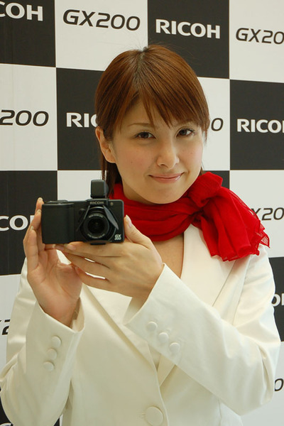 ASCII.jp：物欲度200％アップ リコーの趣味カメラ「GX200」が進化 (1/2)