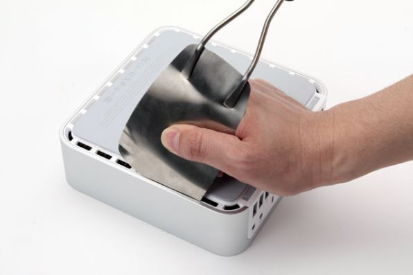 ASCII.jp：根気とコツで勝負 Mac miniのメモリー＆HDD交換 (1/2)