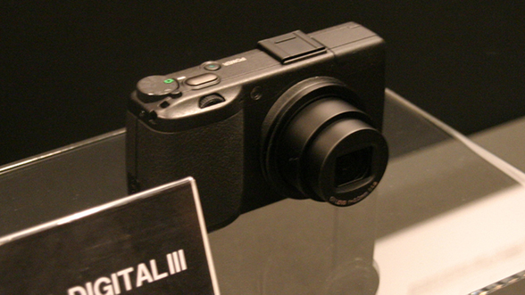 ASCII.jp：レンズから画像エンジンまで新しくなった「GR DIGITAL III」