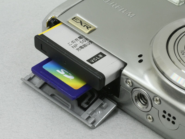 ASCII.jp：F200EXRと同等!?「FinePix F70EXR」を試す (1/5)