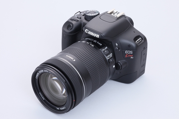 ASCII.jp：ハイエントリー機へと生まれ変わった「EOS Kiss X4