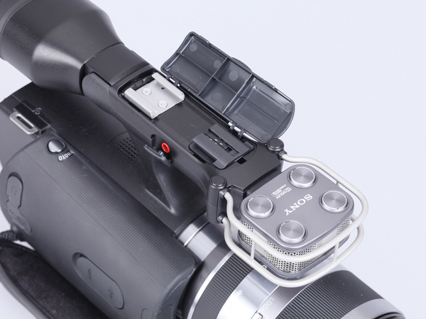 ASCII.jp：実はむちゃ売れ!? ソニー「ハンディカム NEX-VG10」 (1/4)