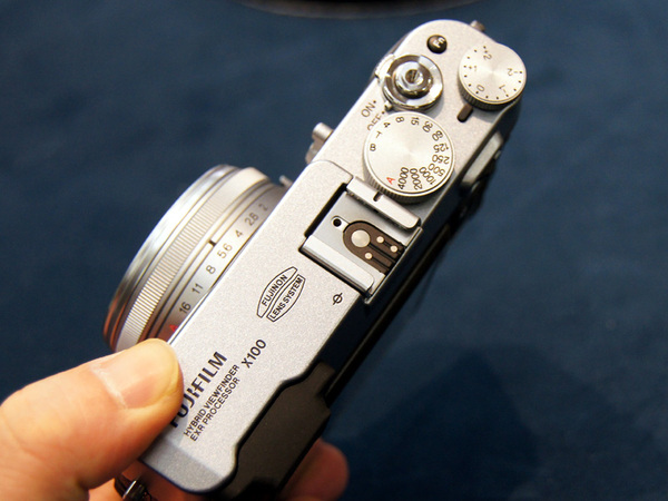 ASCII.jp：富士フイルムが高級コンデジ「FinePix X100」を正式発表
