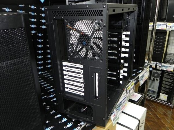 ASCII.jp：北欧発Fractal Designから静音ケースの新モデル「Define R4」