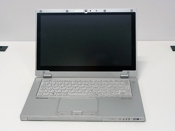 ASCII.jp：写真で見る、変形する新型レッツノート「CF-AX2」【更新版