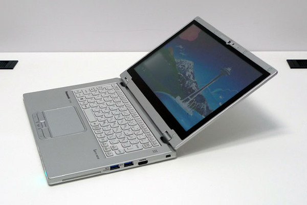 ASCII.jp：写真で見る、変形する新型レッツノート「CF-AX2」【更新版