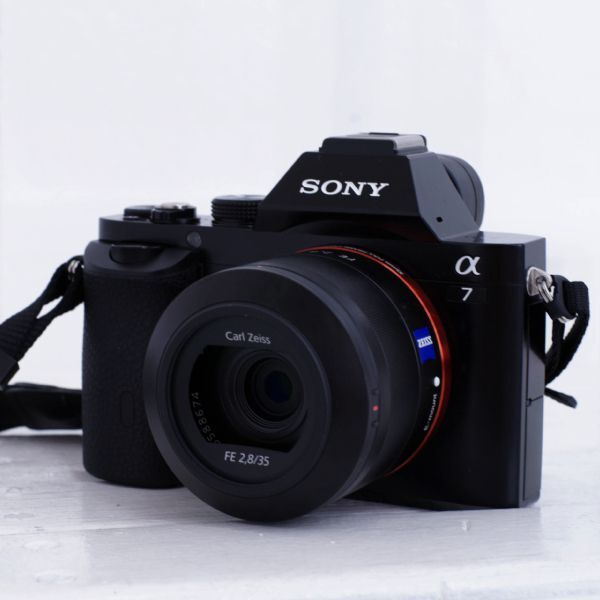 ASCII.jp：α7 / α7Rとセットでほしい、高性能ツァイス「Sonnar T* FE