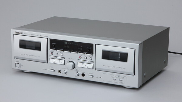 ASCII.jp：昭和世代歓喜な新ダブルカセットデッキの実用的な機能とは (1/4)