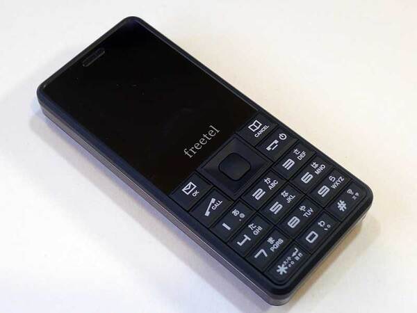 ASCII.jp：ノキア復活!? FREETEL SimpleのバッテリーでNokia E70などを