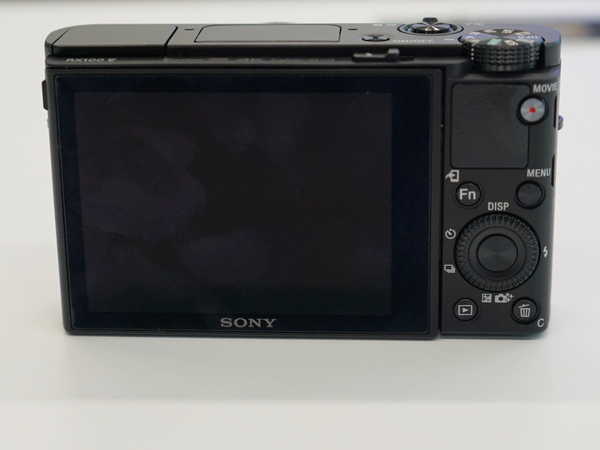 ASCII.jp：世界最速、最多、最大のAF搭載！ ソニーの高級コンデジ