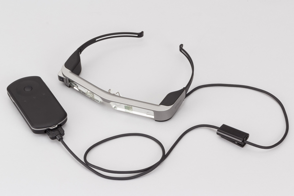 ASCII.jp：AR・ウェアラブルはこう遊べ!! スマートグラス「MOVERIO BT