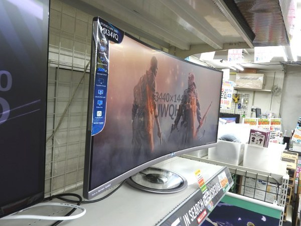 ASCII.jp：スタンドがQi対応の曲面34型液晶「MX34VQ」がASUSから