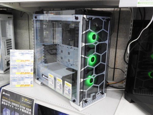 ASCII.jp：CORSAIRの4面強化ガラス採用ケースに新色レッドとホワイトが追加