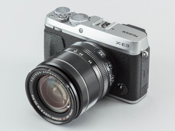 ASCII.jp：富士フイルム「X-E3」はメカメカしいコンパクトボディーに