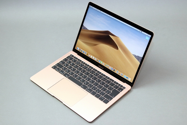 ASCII.jp：アップル「MacBook Air」のゴールドは見た目麗しく触り心地