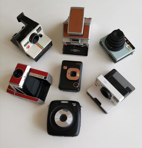 ASCII.jp：半世紀の時を経て令和のインスタントカメラ「instax mini