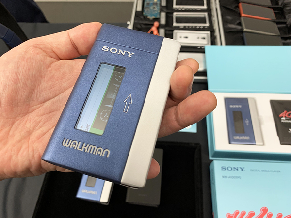 ASCII.jp：ウォークマン40周年記念モデルを触った、ギミックが楽しい！