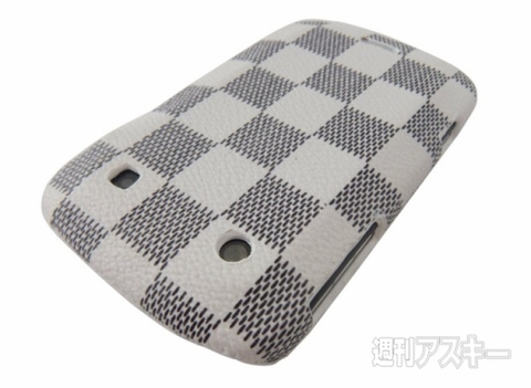 白BlackBerry Bold 9900に合うアクセサリーを用意しよう - 週刊アスキー