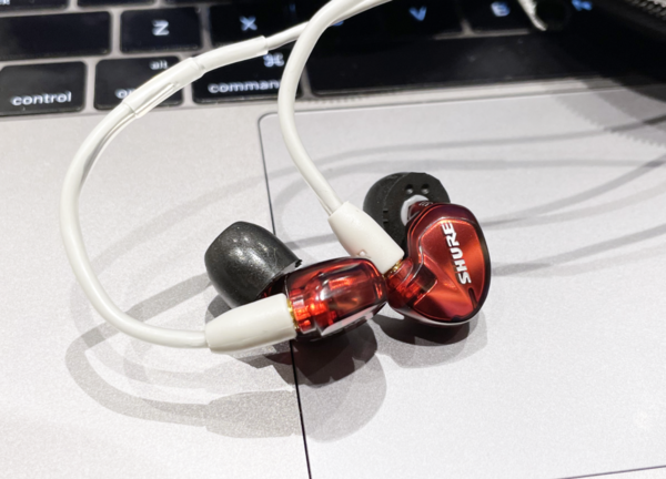 ワイヤレス全盛の中、あえて有線イヤホンを使って発見したこと - 週刊