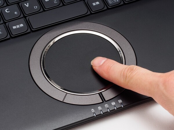 ASCII.jp：3:2の14型大画面でテレワークが快適に！ デザインを刷新した