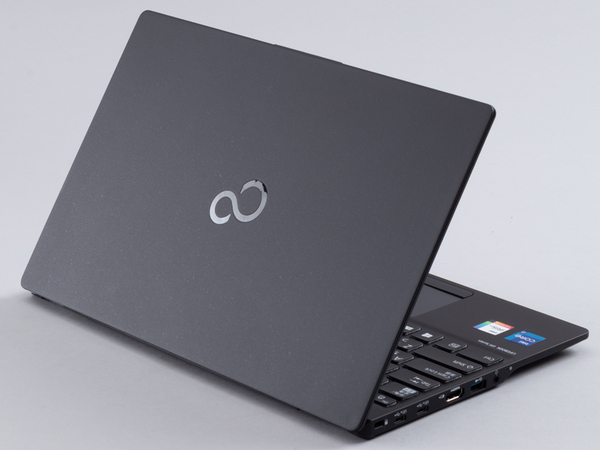 ASCII.jp：13.3型で脅威の634g。軽さの面から考える「LIFEBOOK WU-X/E3
