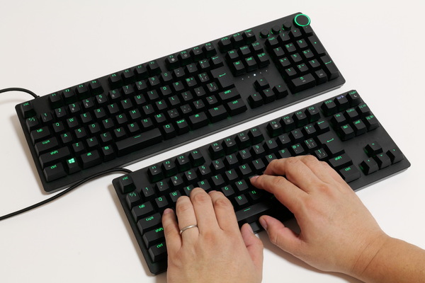 ASCII.jp：オプティカルスイッチの最新ゲーミングキーボード「Huntsman