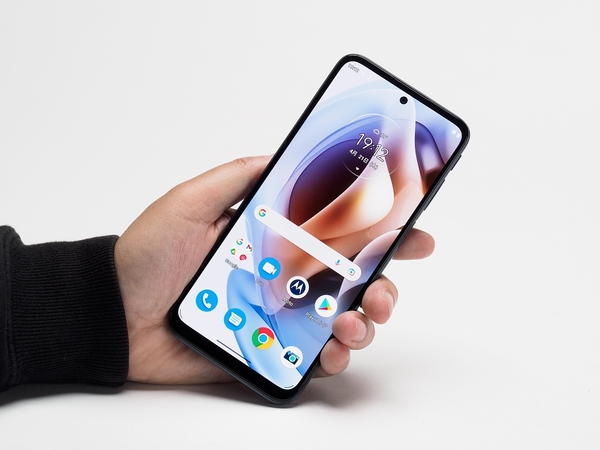 ASCII.jp：割り切りが必要だが2万円台半ばの価格と大型有機ELが魅力の