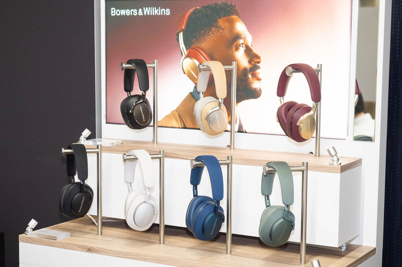 B&W、ハイエンドヘッドホン「Px8」に新色ロイヤル・バーガンディ